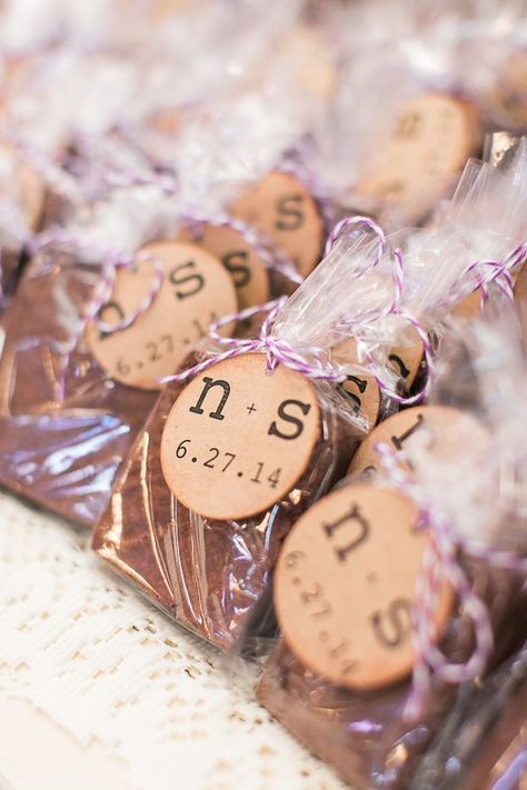 Brownie Brownie Favors Packaging, Brownies Doorgift, Brownie Favors, Brownie Wedding Favors, Brownies Wedding, Brownie Wedding, Place Card Holders Diy, Wedding Card Holder Diy, Wedding Cake Favors