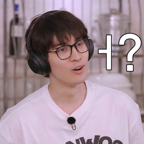 Wonwoo Wonwoo Squinting, Wonwoo Reaction Pic, Wonwoo Memeable Face, Question Mark Meme, Wonwoo Gamer, Wonwoo Funny, Funny Poses, Seventeen Memes, Won Woo