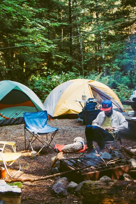 Tent Camp Set Up Ideas, Apocalyptic Aesthetic, Camp Photos, Aesthetic Camping, Black Camping, Tent Camping Hacks, Camping Must Haves, Camping Vibes, Camping Set Up