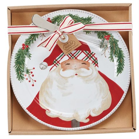 An ideal holiday hostess gift, this round ceramic cheese plate features a Santa Christmas character serving surface, and raised beaded details at the rim. This tartan cheese plate set arrives gift boxed with a faceted glass handle spreader. Holiday Party Decor Ideas, Round Charcuterie Board, Appetizers For Christmas, Xmas Packaging, Homespun Christmas, Christmas Tree Ideas Decorating, Ceramic Santa, Christmas Tree Decor Ideas, Holiday Hostess Gifts