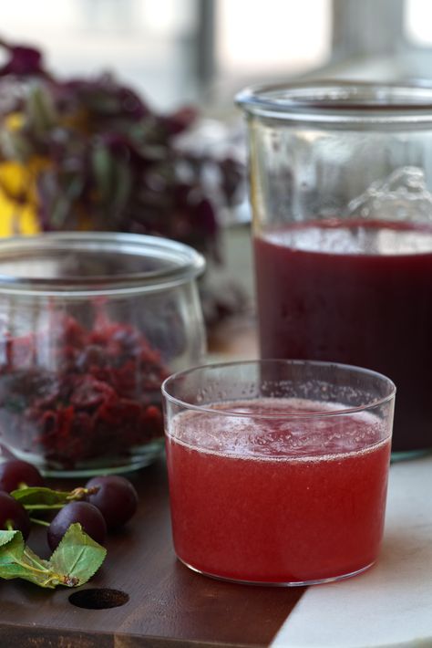 Cherry Shrub Recipe, How To Make Syrup, Shrub Drink, Sour Cherry Recipes, Shrub Recipe, Cherry Drink, Delicious Salad Dressings, Drinking Vinegar, Cherry Syrup