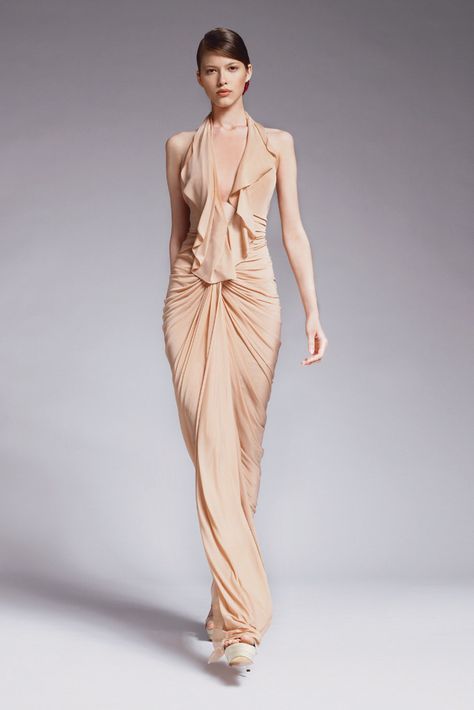 Donna Karan Resort 2010 Collection Photos - Vogue Bronze Dresses, Bustier And Skirt, Movie Premiere Outfit Ideas, Movie Premiere Outfit, Dramatic Ethereal, Donna Karan Dress, Beige Outfits, Clothes Pieces, Bronze Dress