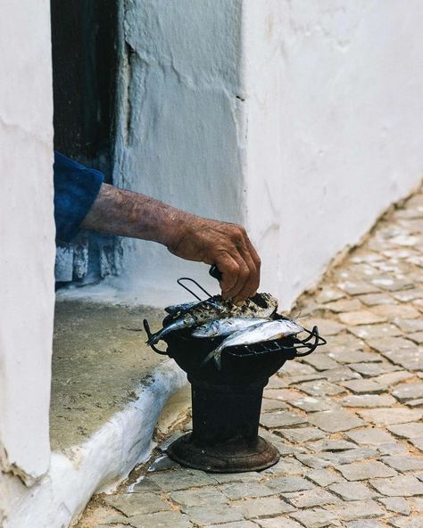 Portugal, 1970s, photo by Jay Maisel #collateral #photography #streetphotography Jay Maisel, Instagram Portugal, Draw Photo, Draw On Photos, Street Photography, Jay, 1970s, Portugal, Photography