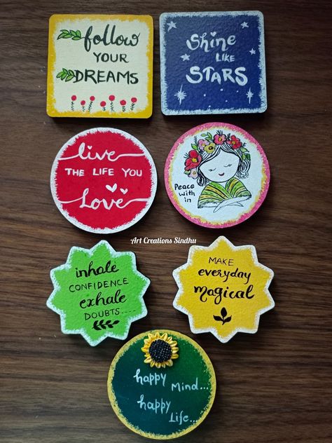 Hand-painted fridge magnets and Handmade Homedecor Hand Painted Fridge Magnets, Diy Magnets Fridge, Painted Fridge, Magnet Diy, Keychains Diy, Bloom Quotes, Magnet Ideas, Fondant Flower Tutorial, Exhibition Ideas