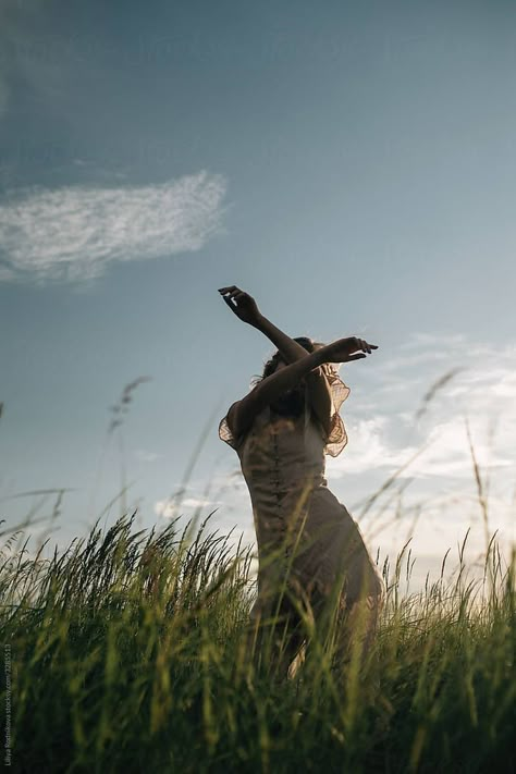 Ethereal Field Photoshoot, Dance Nature Photoshoot, Carefree Woman Aesthetic, In The Grass Photoshoot, Women In Nature Aesthetic, Open Field Editorial Photoshoot, Nature Self Portrait, Creative Field Photoshoot, High Grass Photoshoot