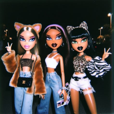 Bratz Trio, Las Bratz, Black Bratz Doll, Cute Simple Wallpapers, Black Love Art, Bratz Doll, Simple Wallpapers, Cartoon Profile Pics, Cute Profile Pictures