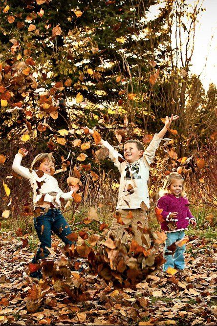 8 Fall Leaf Pictures to Get With Your Kids Fall Leaf Pictures, Fall Pictures Kids, Fall Leaves Pictures, Leaf Pictures, Fall Photoshoot Family, Autumn Family Photography, Sibling Pictures, Fall Family Portraits, Fall Portraits