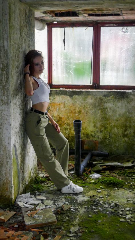 Photoshoot In Abandoned Building, Warehouse Photoshoot Ideas, Senior Picture Ideas Abandoned Building, Abandoned Place Photoshoot, Abandoned Places Photoshoot, Abandoned House Photoshoot, Industrial Photoshoot Ideas, Abandoned Building Photoshoot, Aesthetic Pics For Instagram