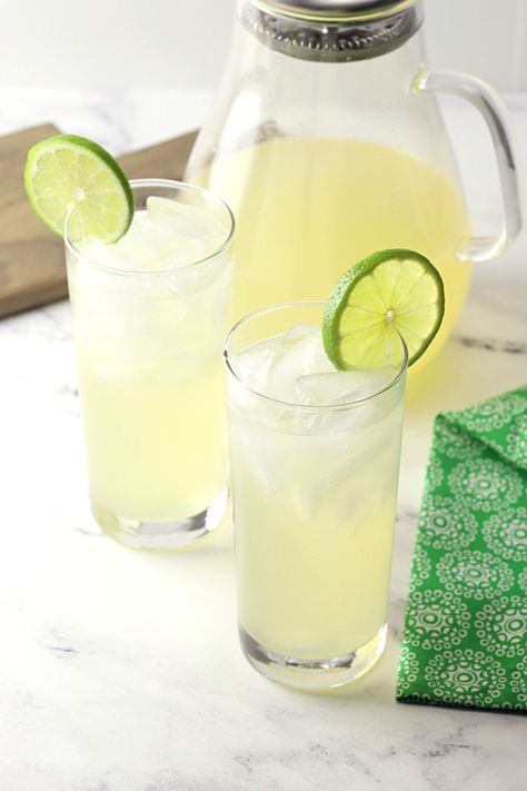 Tropical Sangria, Mint Lemonade Recipe, Fruit Sangria, Best Margarita Recipe, Honey Lemonade, Limeade Recipe, Spicy Cauliflower, Cauliflower Tacos, Drink Garnishing