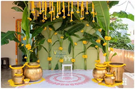 Haldi Decorations, Leaf Decor Wedding, Haldi Decoration Ideas, Small Wedding Decor, Simple Stage Decorations, Home Flower Decor, Indian Wedding Decor, Wedding Decor Photos, Wedding Background Decoration