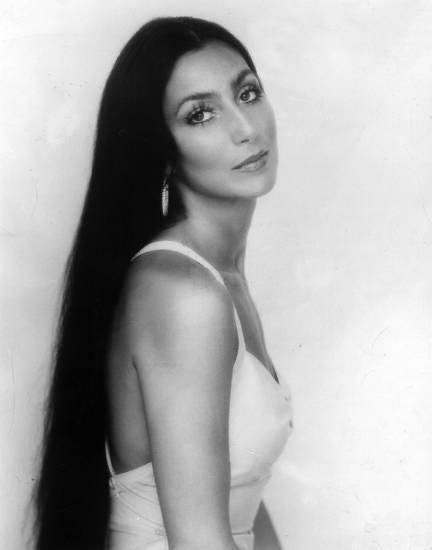 Cher Photoshoot, Cher Aesthetic, Long Hair Photo, Young Cher, Cher 70s, Cher Looks, Cher Outfits, Cher Photos, 70s Hair