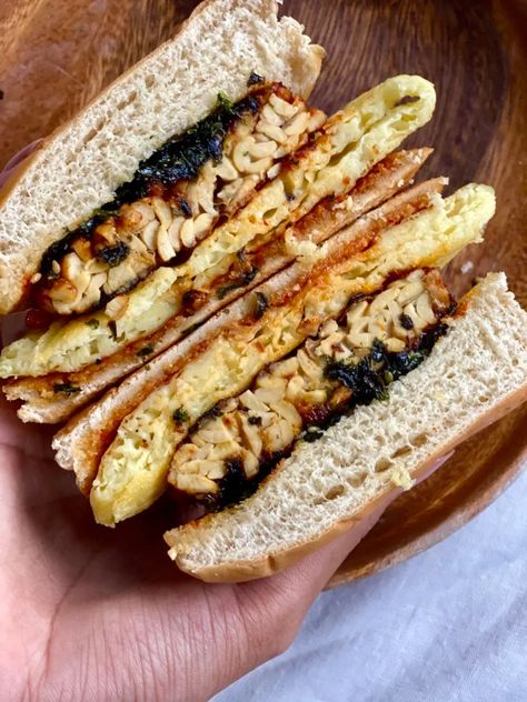 Vegan Gochujang Tempeh Sandwich - Brown Girl Vegan Vegan Gochujang, Gochujang Recipes, Tempeh Sandwich, Gochujang Recipe, Gochujang Sauce, Vegan Mayo, Vegan Chili, Spicy Mayo, Burger Buns