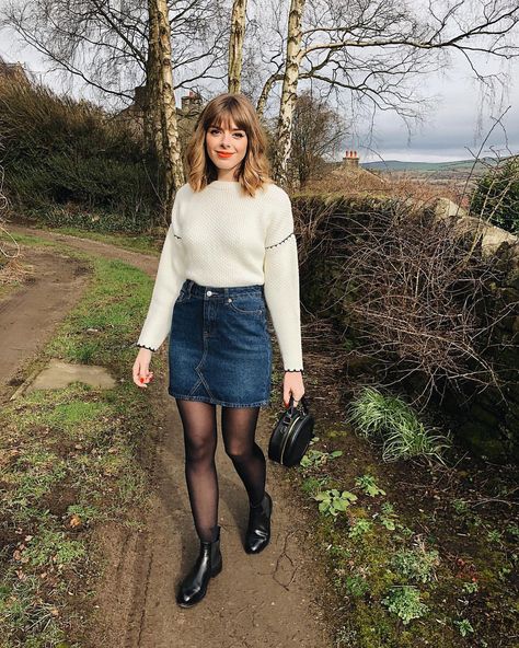 Denim skirts don’t get enough credit for being an absolute wardrobe necessity! Loving this little mini from @newlook available to shop via… Sophia Rosemary, Formal Winter Outfits, Hot Fall Outfits, Jean Skirt Outfits, Winter Skirt Outfit, Modest Wear, Denim Skirts, Tights Outfit, Black Tights