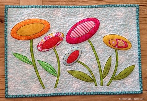 Bloom - Mini Quilt Fabric Postcards Ideas, Quilt Wall Hanging, Mug Rug Patterns, Quilt Wall, Fabric Postcards, Flower Quilts, Fabric Cards, Miniature Quilts, Applique Quilting