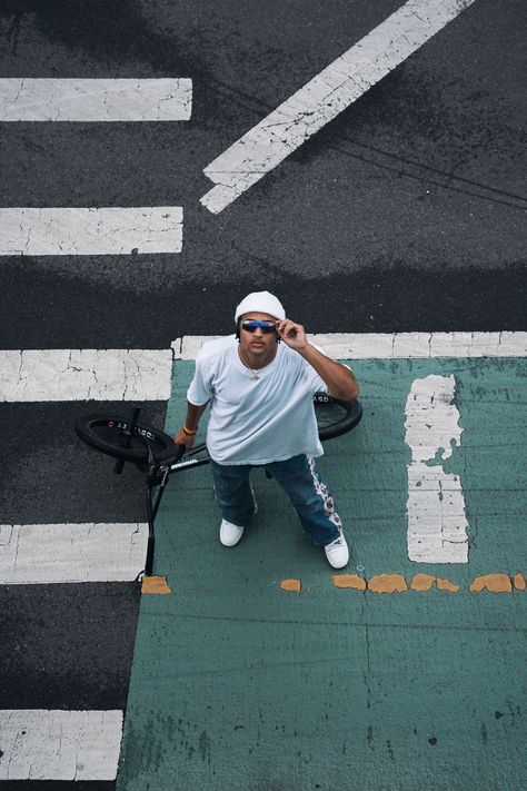 Bike Pose, Bmx Street, Skateboard Fashion, Skateboard Photography, Brand Photography Inspiration, Street Brands, Perspective Art, Skate Style, Clothing Photography