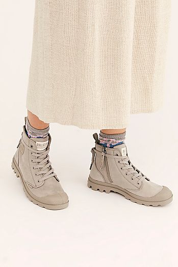 Palladium Boots Outfit Women, Timbaland Outfit, Palladium Boots Outfit, Palladium Sneakers, Palladium Pampa Hi, Palladium Shoes, Palladium Boots, Travel Apparel, Shoes Boots Heels