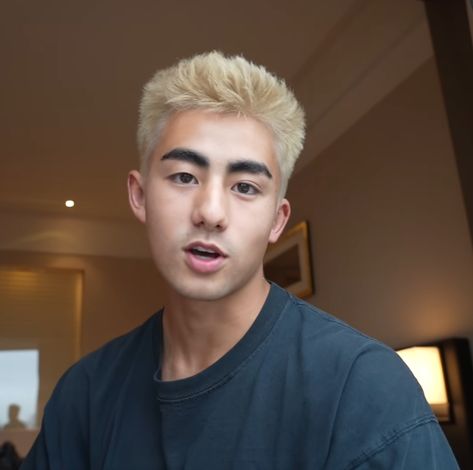 Mens Short Bleached Hair, Men Short Blonde Hair, Haircut Cowo, Buzz Bleach, Asian Bleached Hair, Andrew Alexander, Blonde Asian Hair, Bleached Hair Men, Short Bleached Hair