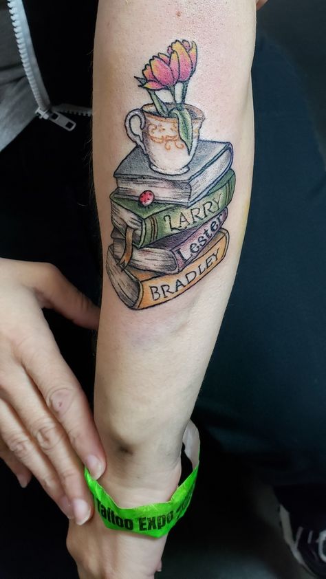 A tattoo of Books with family names on the spine. Grandchildren Tattoos, Family Name Tattoos, Book Tattoos, Literary Tattoos, Tattoos With Kids Names, Family Book, Famous Tattoos, Tattoo Flash Sheet, Gorgeous Tattoos