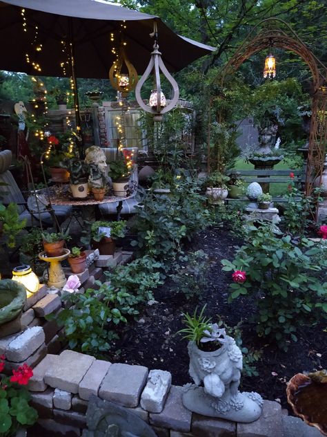 Whimsigothic Garden, Backyard Magical Garden, Dark Cottagecore Garden, Witchy Outdoor Space, Witchy Herb Garden, Witches Garden Aesthetic, Whimsigoth Garden, Witchy Patio, Witch Garden Aesthetic Backyard