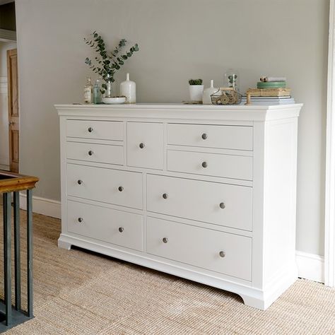 Bedroom Chest Decor, Chest Of Drawers Decor, Cotswold Company, Drawer Decor, Chest Of Drawers Design, Chest Of Drawers Bedroom, White Chest Of Drawers, Drawers Bedroom, Bedroom Chest Of Drawers