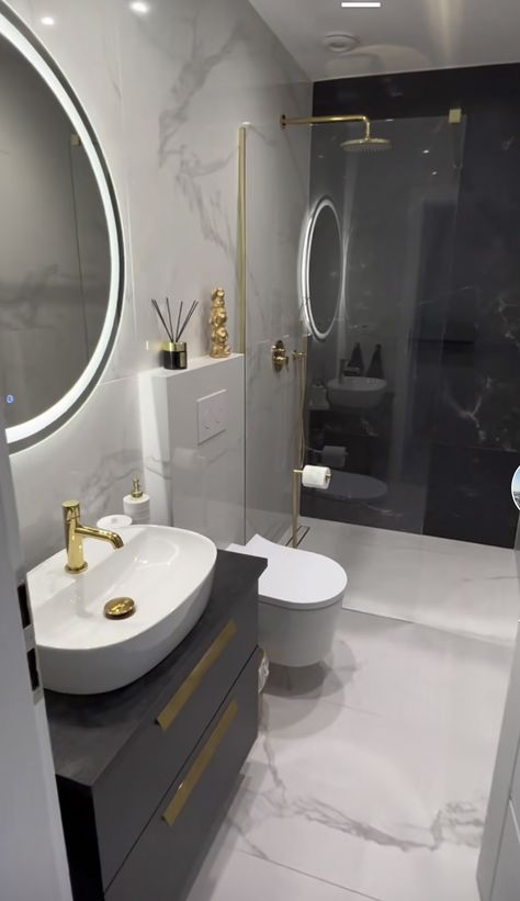 Small Gray And White Bathroom Ideas, Baño Pequeño Ideas, Washroom Decor Ideas, Small Washroom Design, Washroom Ideas, Toilet And Bathroom Design, Bathroom Design Small Modern, Bathroom Design Styles, Bathroom Interior Design Modern