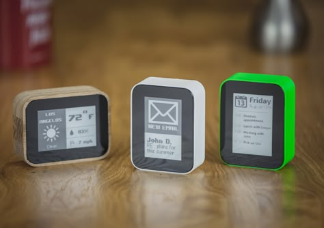 Standalone wireless info display device an easy fit. #Displio via @techcrunch Desktop Gadgets, E Ink Display, E Ink, Diy Tech, Tech Diy, Raspberry Pi Projects, Retro Gadgets, Pi Projects, Electronics Projects Diy