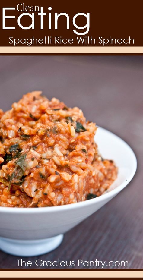 Spaghetti Rice with Spinach. A quick and tasty meal you can make in your dorm room! Spaghetti Rice, Rice With Spinach, Spinach Parmesan, Sautéed Onions, Eating Spaghetti, Cooked Quinoa, Spinach Recipe, Clean Eating Dinner, Fresh Spinach