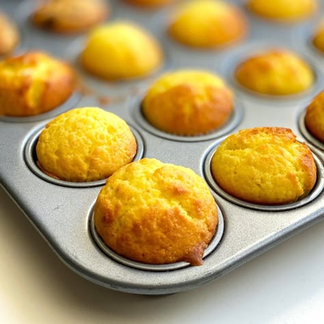 Receta de Muffins de Limón, para preparar muffins para la merienda y también comerlos en el desayuno! Esta receta de muffins es muy fácil de preparar y s Citrus Recipes, Cupcakes Decorados, Happy Foods, Chicken Salad Recipes, Cupcake Muffins, Muffin Recipes, Kitchen Recipes, Cupcake Recipes, No Bake Desserts