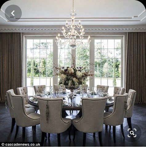 Round Dining Room Table, Family Dining Rooms, Round Dining Room, Dining Room Table Decor, Dining Room Seating, Luxury Dining Room, Elegant Dining Room, Luxury Dining, Dining Room Inspiration