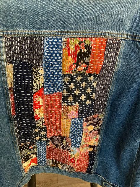 Sashiko Patched Jeans, Sashiko Jacket Denim, Boro Denim Jacket, Japanese Boro Jacket, Sashiko Jacket, Sashiko Denim Repair, Embroidery Jeans Diy, Boro Sashiko, Boro Stitching