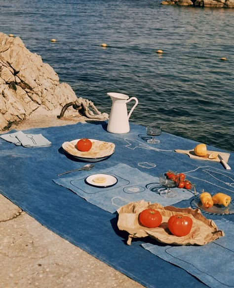 Mediterranean Aesthetic, Somewhere In Northern Italy, Tomato Girl, Mediterranean Summer, Tove Jansson, Annie Leibovitz, Euro Summer, Summer Mood, Italian Summer