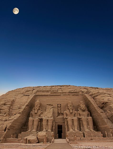 Day finish. Temple of Abu Simbel, Lower Egypt Throne Pose, Temple Of Abu Simbel, Starověký Egypt, Architecture Antique, Ancient Gods, Abu Simbel, Ramses Ii, Egypt History, Egypt Art