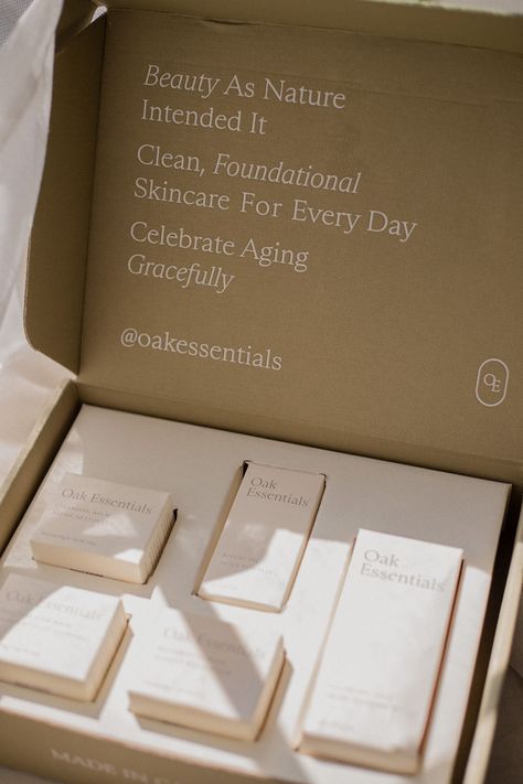 Minimalistic Box Packaging Design, Minimal Product Packaging, Oak Essentials Skincare, Clean Skincare Packaging, Skincare Kit Packaging, Natural Cosmetic Packaging Design, Skin Care Box Packaging, Skincare Box Packaging, Minimalist Skincare Packaging