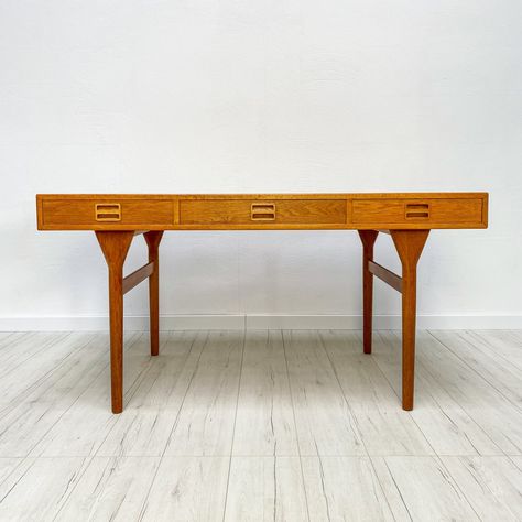 Listed on VNTG.com: Timeless Danish oak writing desk by Nanna Ditzel for Søren Willadsen, 1960s | #vntg #vintage Nanna Ditzel, Writing Desk, Vintage Design, Office Desk, Denmark, 1960s, Desk, Writing, Design