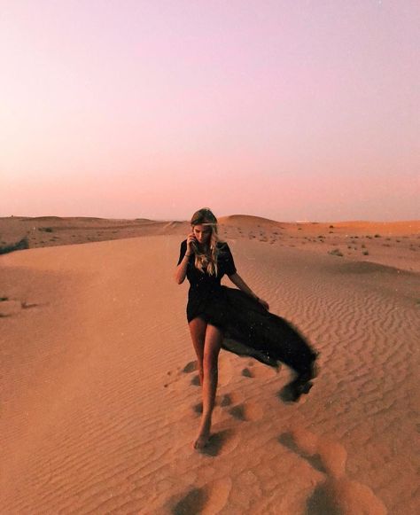 Excuse me sir where is the dessert everyone was talking about ‍♀️ @visit.dubai #VisitDubai Desert Photoshoot Ideas, Sand Dunes Photoshoot, Dubai Safari, Desert Photoshoot, Desert Photography, Visit Dubai, Dubai City, Egypt Travel, Dubai Travel