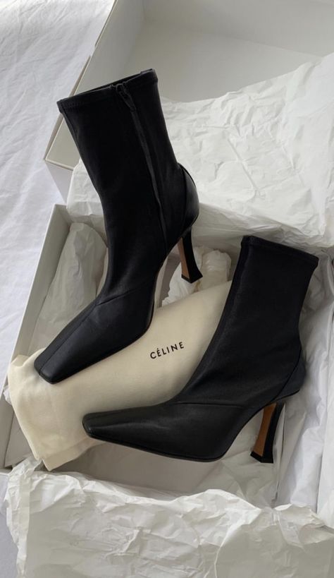 old celine Celine Boots, Old Celine, Mode Ulzzang, Mode Shoes, Fashion Shoes Heels, Estilo Preppy, Shoe Inspo, Aesthetic Shoes, Foto Inspiration