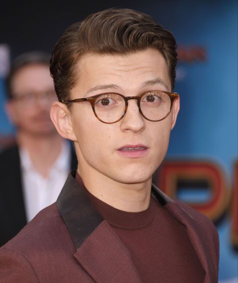 Haircut For Men With Glasses, Round Glasses Men Aesthetic, Tom Holland Glasses, Men Specs Frames Style, Mens Round Glasses Frames, Old Money Glasses Men, Eyeglasses Men, Men With Glasses Aesthetic, Men With Glasses