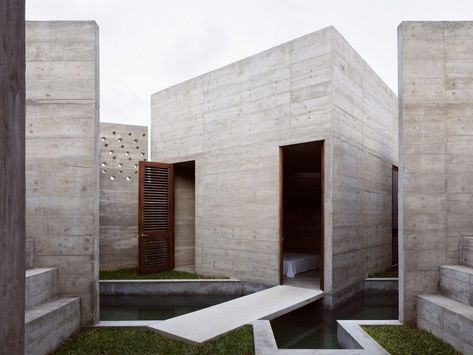 Brutalist concrete home intrigues in Mexico - Curbed Ludwig Godefroy, Fortress House, Mexican Architecture, Courtyard Pool, Concrete Architecture, Modern Mexican, Concrete Home, Weekend House, Living Modern