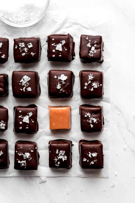 Salted Chocolate Covered Caramels are homemade fine chocolates that taste divine! Made-from-scratch buttery caramels coated in rich dark chocolate and sprinkled with flaky sea salt. These are the perfect handmade gift for the holidays! #homemadecandy #caramel #chocolates | GarnishandGlaze.com Chocolate Covered Caramels, Caramel Candies Recipe, Homemade Caramels, Caramel Candies, Homemade Dark Chocolate, Diy Christmas Gifts For Friends, Chewy Gingerbread Cookies, Dark Chocolate Caramel, Caramel Dip