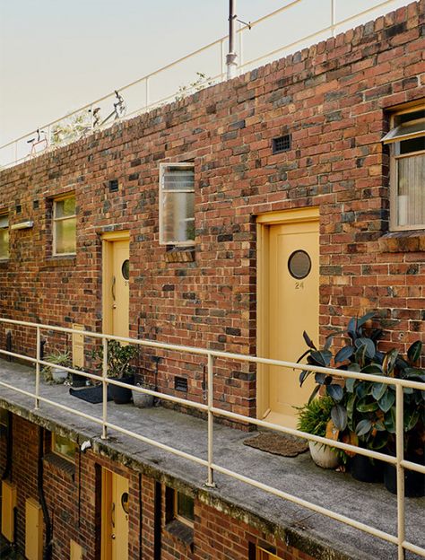 A Rare Look Inside Fitzroy’s Iconic 1930s Cairo Flats Light Dining Room Table, Brick Window, Melbourne Apartment, Light Dining Room, Weird Design, Window Balcony, External Staircase, Styling Home, Top Architects