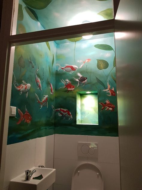 Toilet Mural Wall Art, Mural Wall Art Bathroom, Pond Themed Bathroom, Underwater Room Decor, Goldfish Bathroom, Sea Wall Painting, Pond Bathroom, Shower Mural, Bathroom Mural Ideas