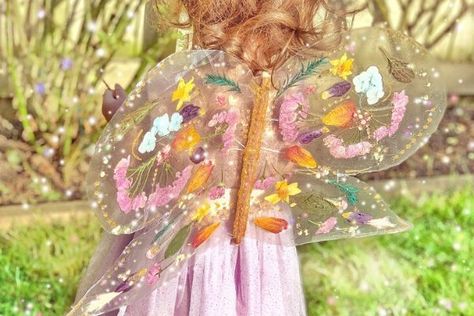 How to make Fairy Butterfly Wings with Pressed Flowers Butterfly Wings Diy, Flower Fairy Wings, Theater School, Fairies Party, Wings Diy, Diy Fairy Wings, Magic Kids, Iridescent Wings, Diy Fleur