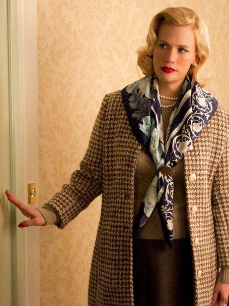 Mad Men Costume, Betty Draper, January Jones, Mad Men Fashion, Don Draper, Silk Scarf Style, Winter Fur Coats, Look Retro, Madison Avenue