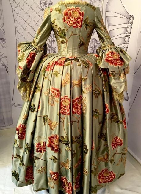 *** Outlander Season 2 Costumes: Interview With Outlander Costume Designer Terry Dresbach, April 22, 2016 Pirate Gown, Outlander Cosplay, Outlander Fashion, Colonial Fashion, Georgian Dress, Terry Dresbach, 18th Century Dresses, Outlander Costumes, 18th Century Dress