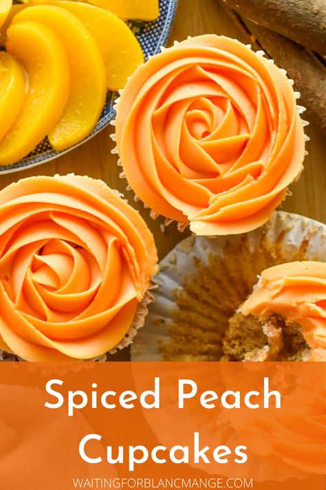 Easy cinnamon spiced peach cupcakes. These are a great way to use up fresh or tinned peach in a family friendly recipe, spiced with cinnamon. Peach Icing, Cobbler Cupcakes, Peach Cobbler Cupcakes, Peach Cupcakes, Spiced Buttercream, Spiced Peaches, Peach Crumble, Cake Form, Peach Cake