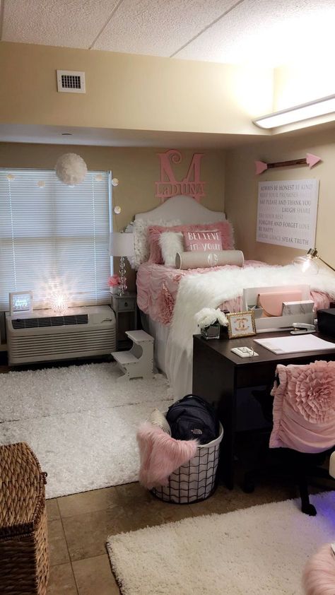 College Bedroom Decor, Dorm Room Styles, Dorm Room Bedding, College Bedroom, Dorm Room Diy, College Dorm Room Decor, Dorm Room Designs, Dorm Room Ideas, Girls Dorm Room