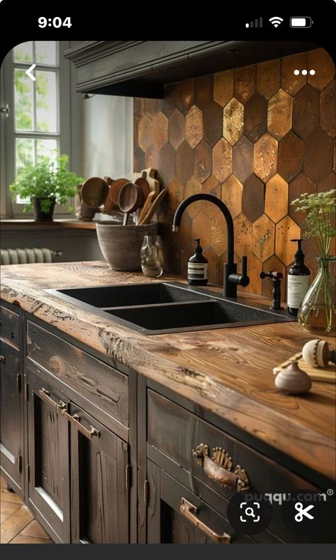 Witchy Kitchen Backsplash, Copper Cabinets, Copper Backsplash Kitchen, Rustic Kitchen Backsplash Ideas, Living Remodel, Upstairs Kitchen, Copper Kitchen Backsplash, Backsplash Trends, Kitchen Backsplash Trends