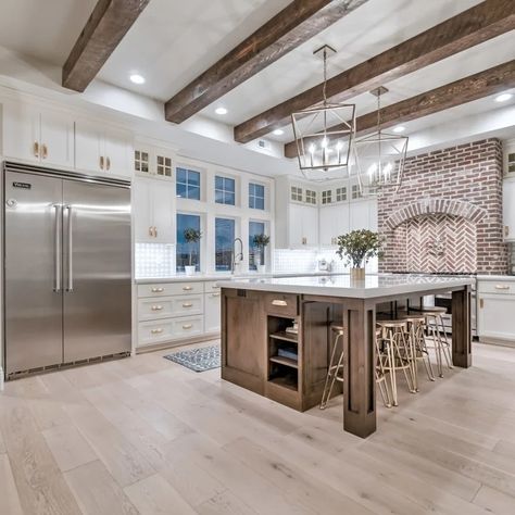 75 Beautiful Farmhouse Kitchen Design Ideas & Pictures | Houzz Stained Island, Farmhouse Kitchen Designs, Homes Farmhouse, Ideas For Storage, Win The Lottery, Casa Country, Farmhouse Kitchen Design, The Lottery, Coastal Kitchen