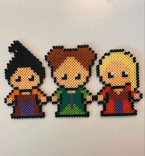 Perler Beads Hocus Pocus, Sanderson Sisters Perler Beads, Mad Hatter Perler Bead Patterns, Hocus Pocus Pixel Art, Peeler Bead Characters, Perler Mini Bead Patterns, Hocus Pocus Perler Bead Patterns, Hocus Pocus Perler Beads, Witch Perler Bead Patterns