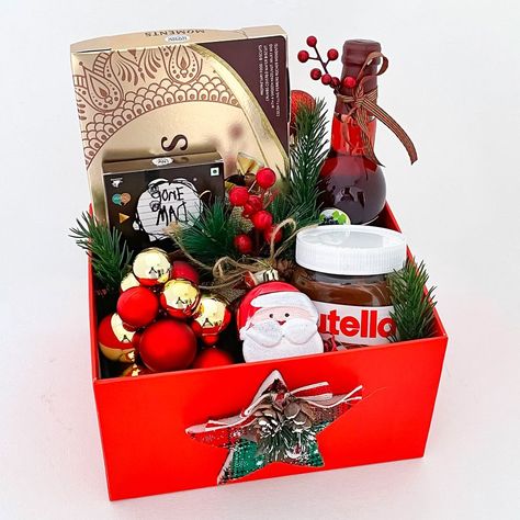 We provide you with a vast range of vintage Christmas hampers to impress your choosy friends and relatives on Christmas eve Christmas Gifts For Colleagues, Sparkling Grape Juice, Luxury Birthday Gifts, Christmas Gift Hampers, Corporate Christmas Gifts, Corporate Holiday Gifts, Christmas Hamper, Special Birthday Gifts, Merry Christmas Wishes